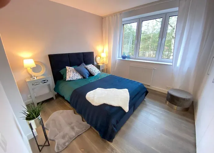 Luksusowa Willa Pod Lasem, Otwock - Shared Garden, Sauna, Wood Hot Tub! Hot Tub Seasonal!