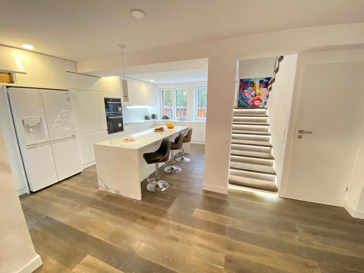 Luksusowa Pod Lasem, - Shared Garden, Sauna, Wood Hot Tub! Hot Tub Seasonal! Apartment Otwock