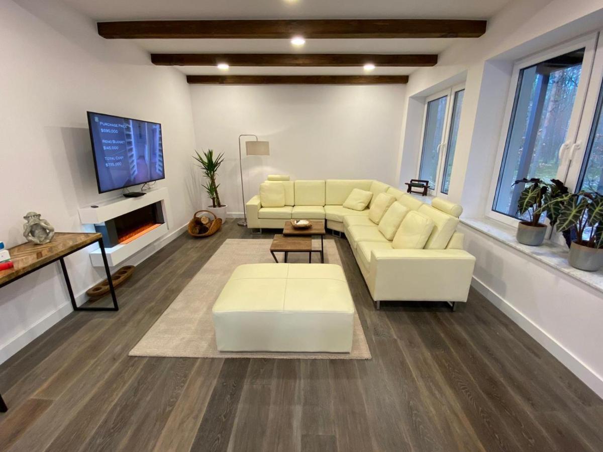 Apartment Luksusowa Pod Lasem, - Shared Garden, Sauna, Wood Hot Tub! Hot Tub Seasonal!